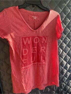 Dkny Women's Coral V-Neck Graphic Tee - Wonderful Print